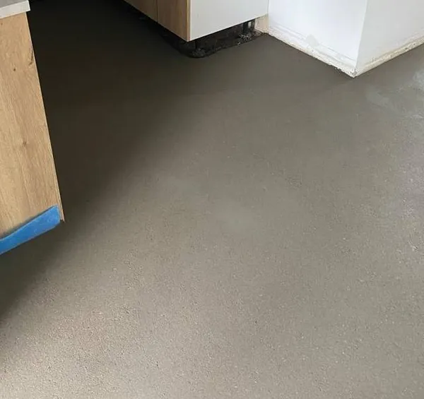 Cementdekvloer in keuken
