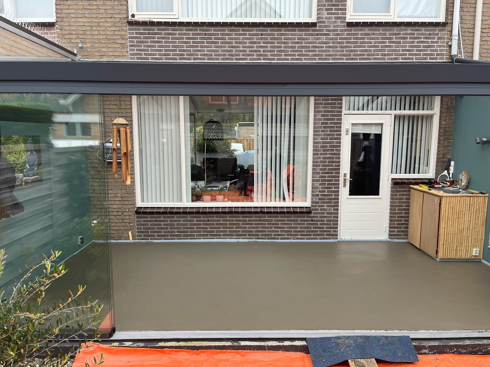 Cementdekvloer in woning